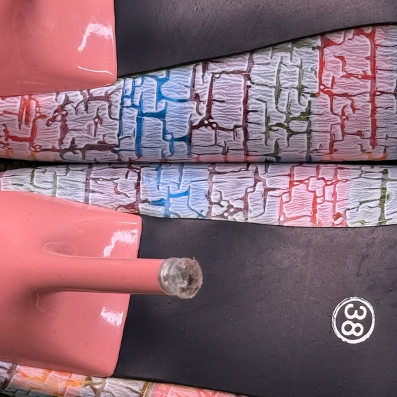 Wenfuni High Heels/Stilettos Ladies Footwear. Size 7.5 US / 38 E. - Picture 6 of 9